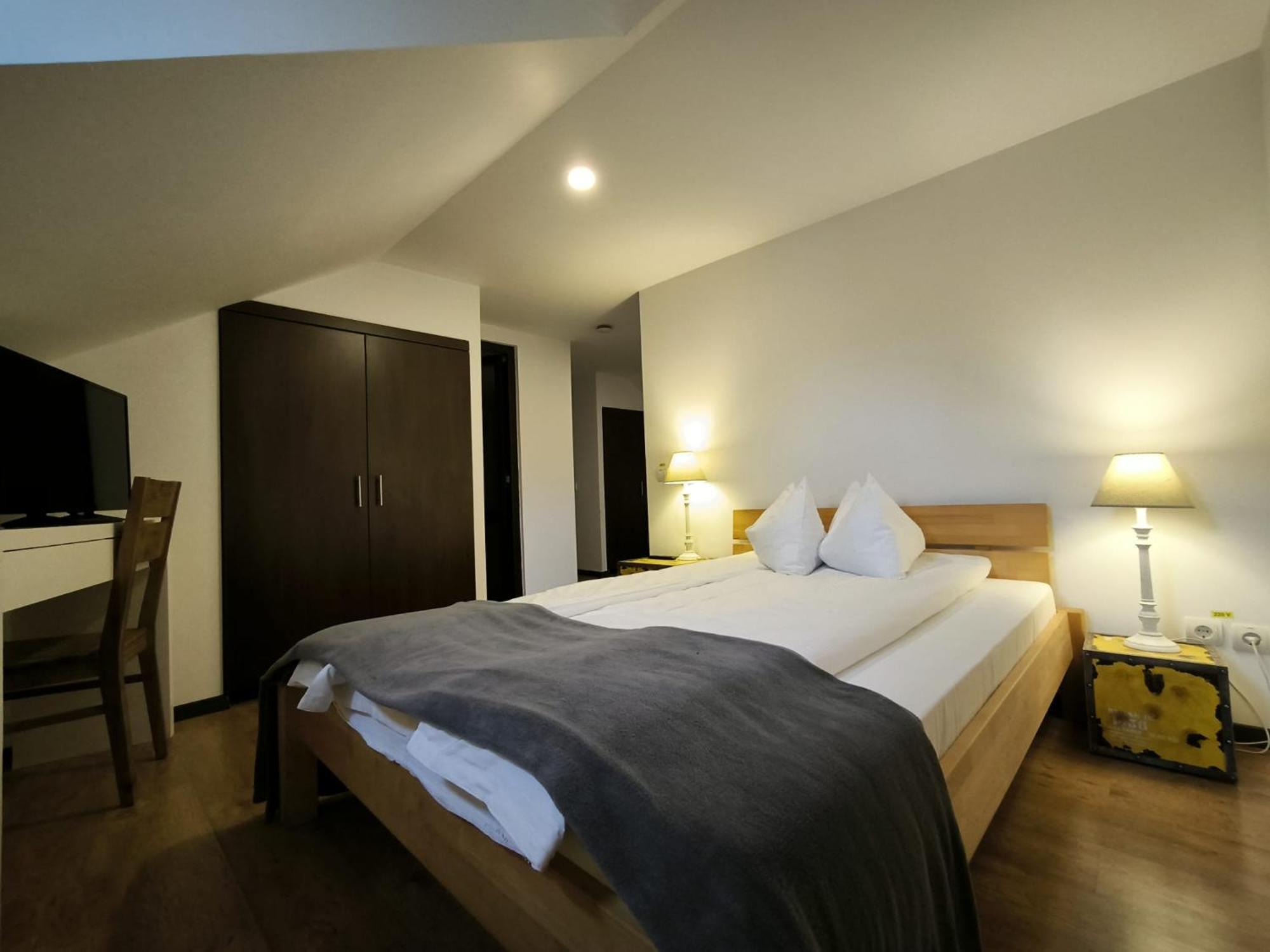 Castelul Stirbey 3*